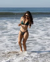 Zishy - 07-full_007_2436100433093457