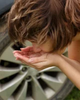 Zishy - 60-victoria-minina-bring-water-0060